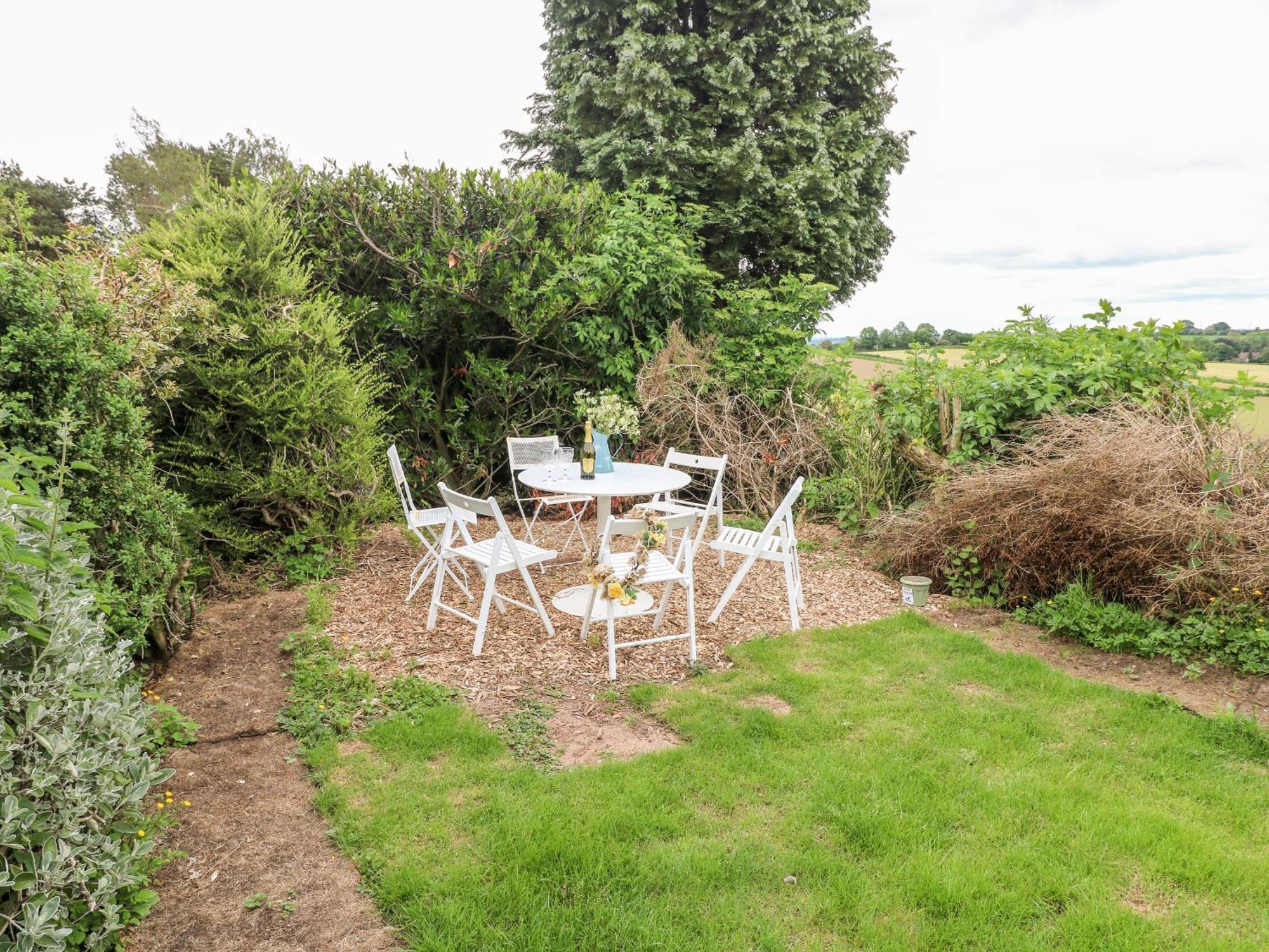 Fields Farm Villa Draycott in the Moors ภายนอก รูปภาพ