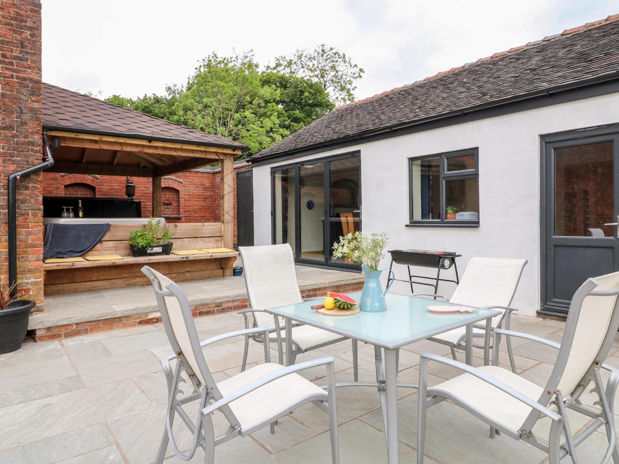 Fields Farm Villa Draycott in the Moors ภายนอก รูปภาพ
