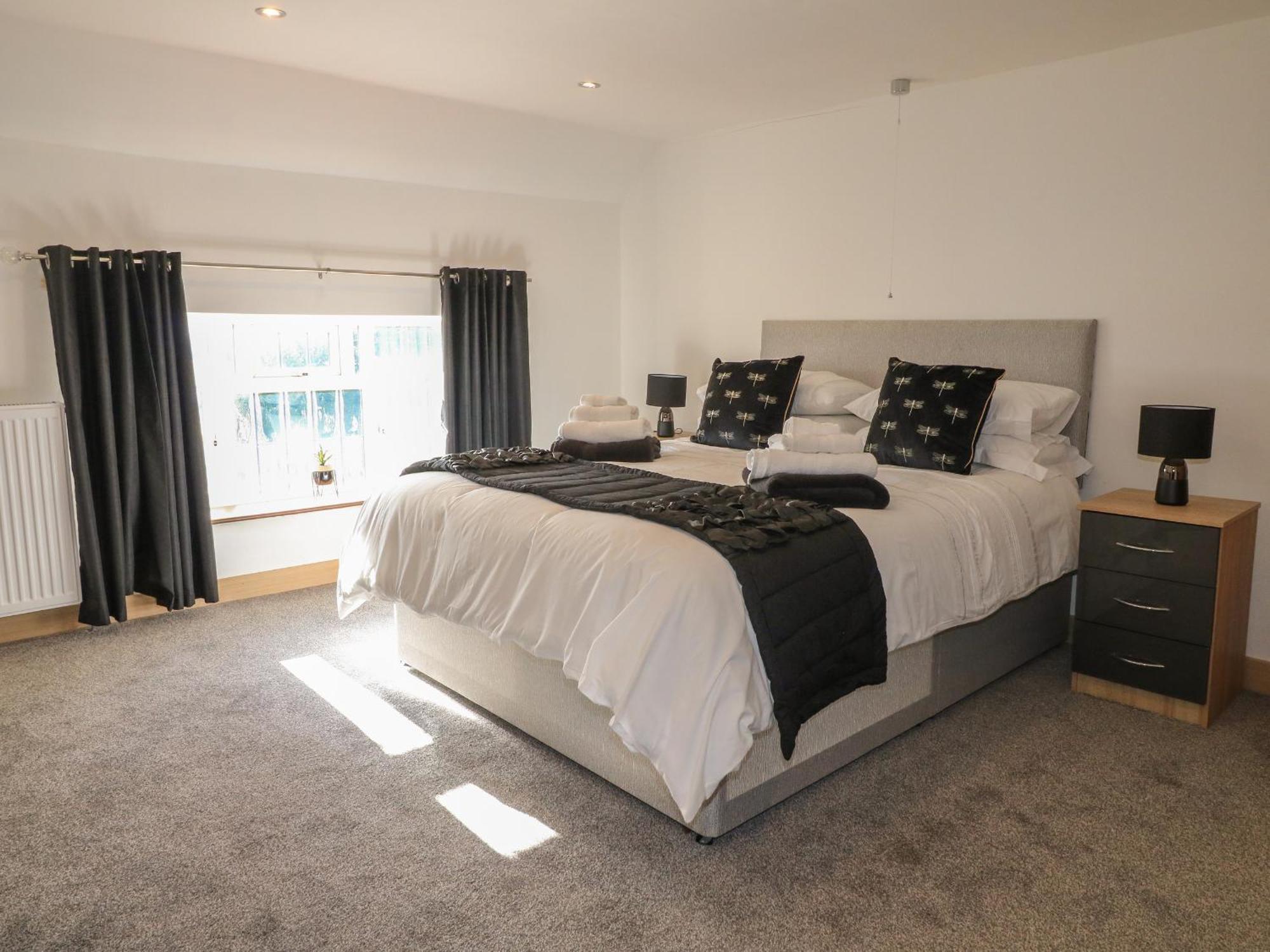 Fields Farm Villa Draycott in the Moors ภายนอก รูปภาพ