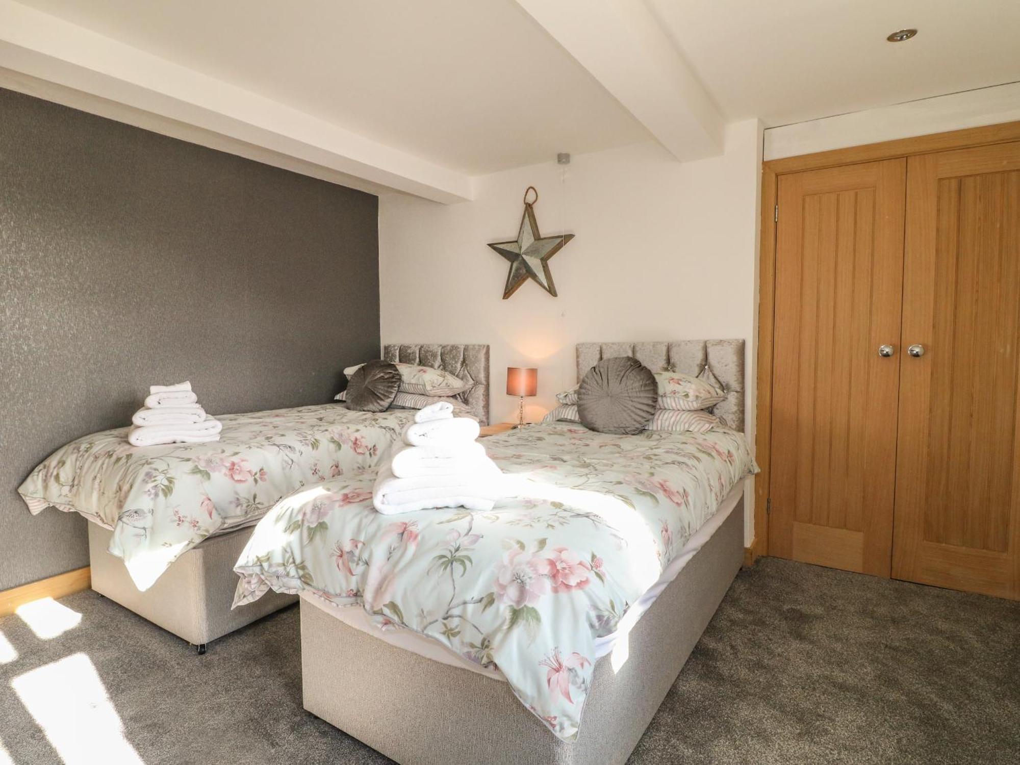 Fields Farm Villa Draycott in the Moors ภายนอก รูปภาพ