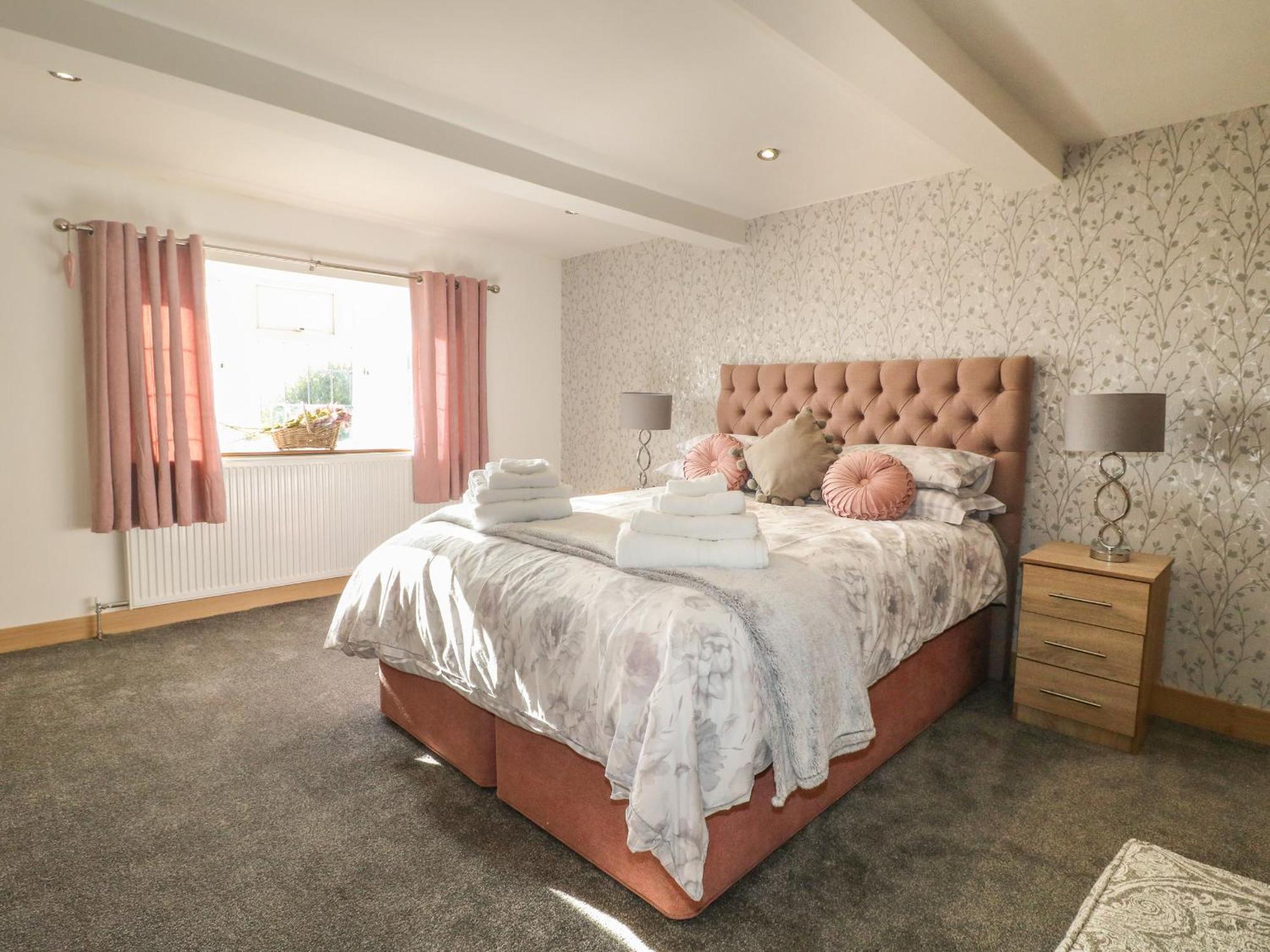Fields Farm Villa Draycott in the Moors ภายนอก รูปภาพ